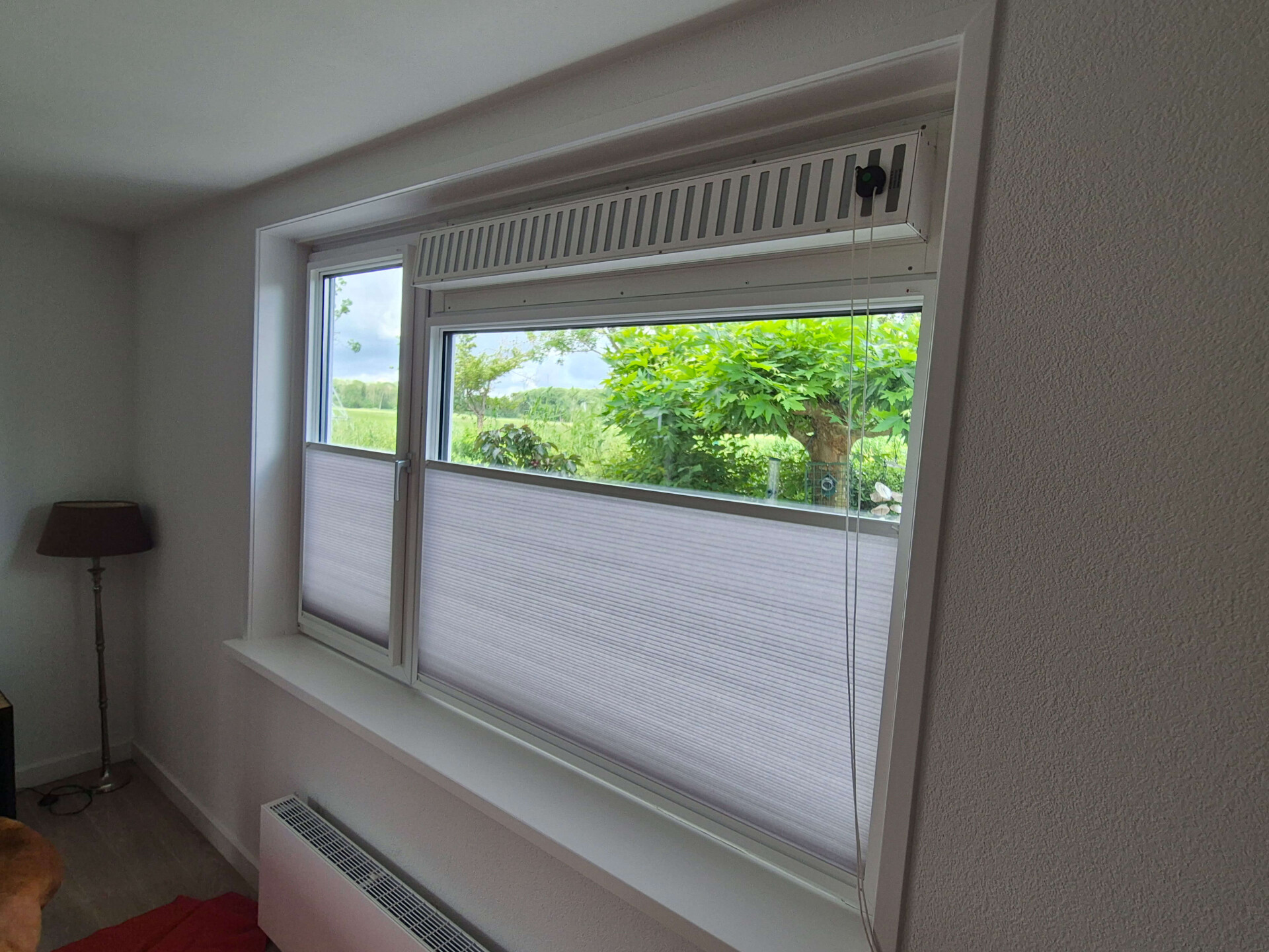 Montage keje raamplisse frame plakken linschoten binnenzonwering