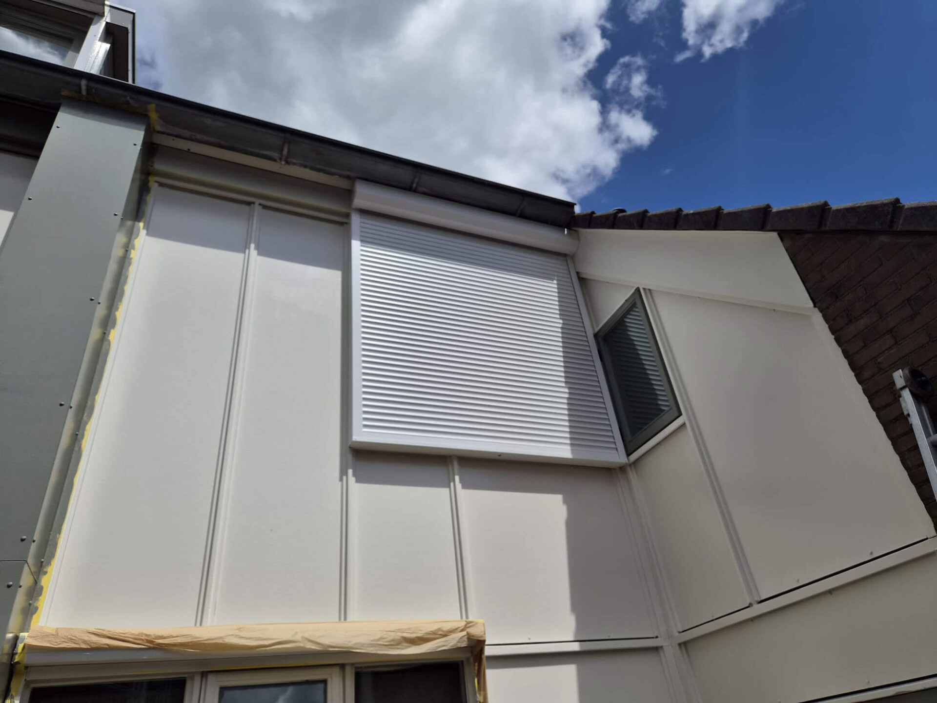 Montage rolluik slaapkamer horren woerden nachtrust isolerend somfy