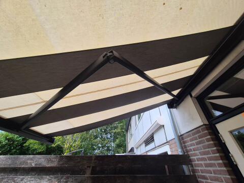 Onderhoud armen zonnescherm harmelen vervangen hoogseizoen
