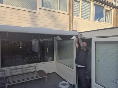 Onderhoud elektrisch knikarmscherm woerden doek vervangen somfy