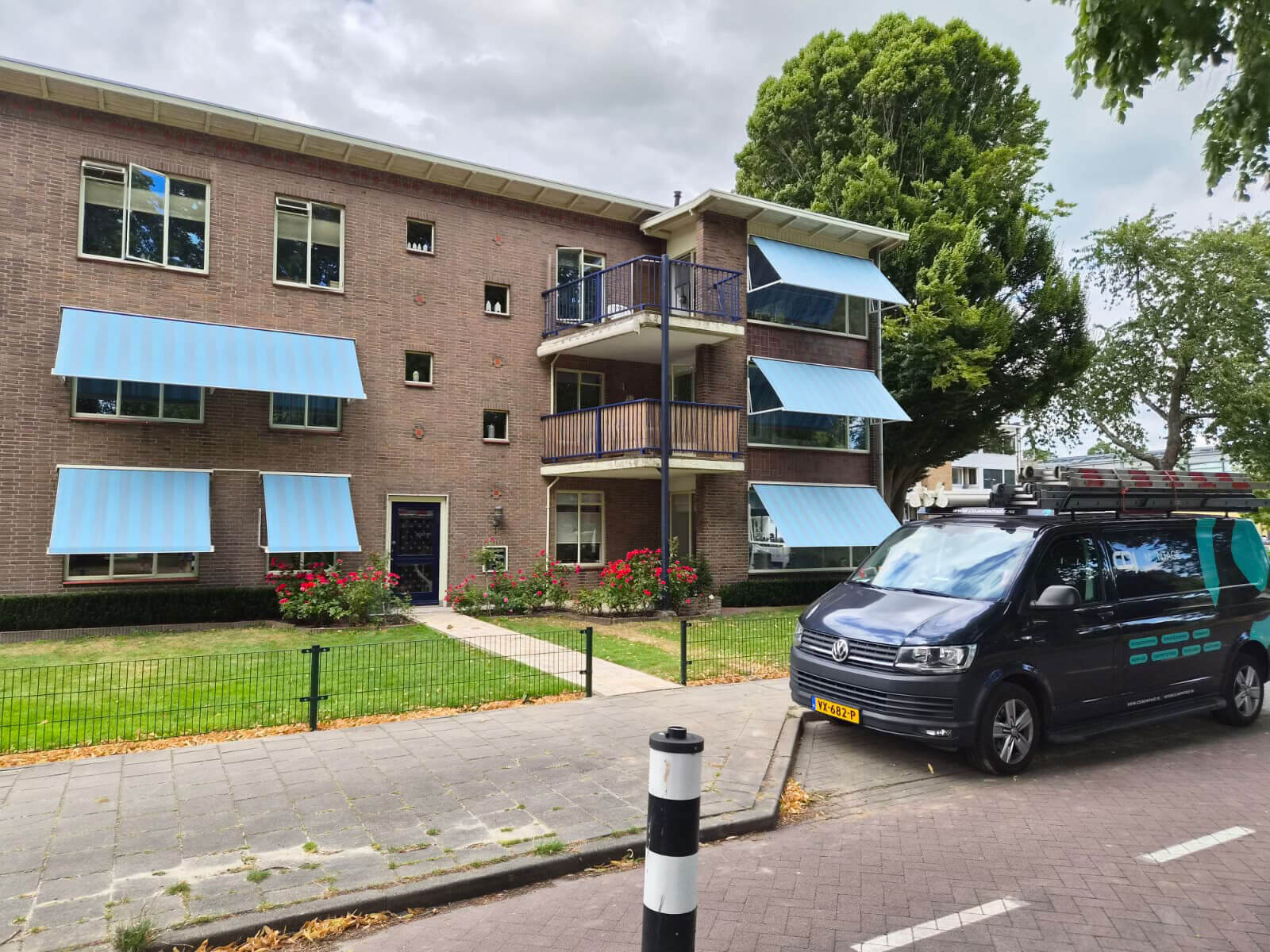 Zonwering appartement woerden onderhoud montage somfy uitvalscherm doek
