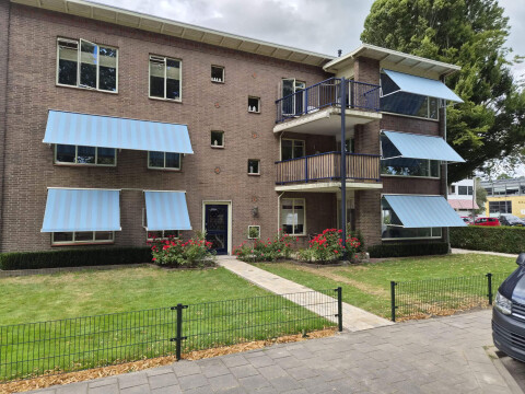 Zonwering appartement woerden onderhoud montage somfy uitvalscherm doek