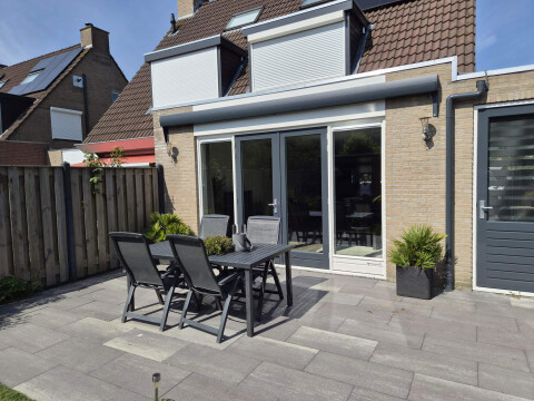 Zonwering montage woerden terras knikarmscherm zomer somfy suncircle specialist maatwerk