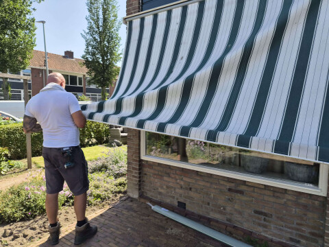 Zonwering onderhoud doek uitvalscherm montage knikarmscherm woerden
