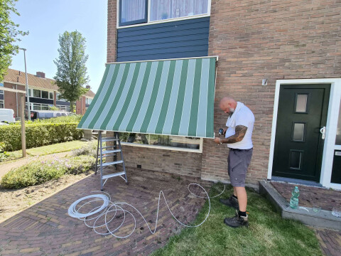 Zonwering onderhoud doek uitvalscherm montage knikarmscherm woerden