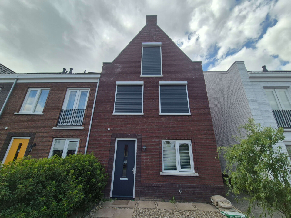 Zonwering rolluiken knikarmscherm somfy hoogseizoen vakman
