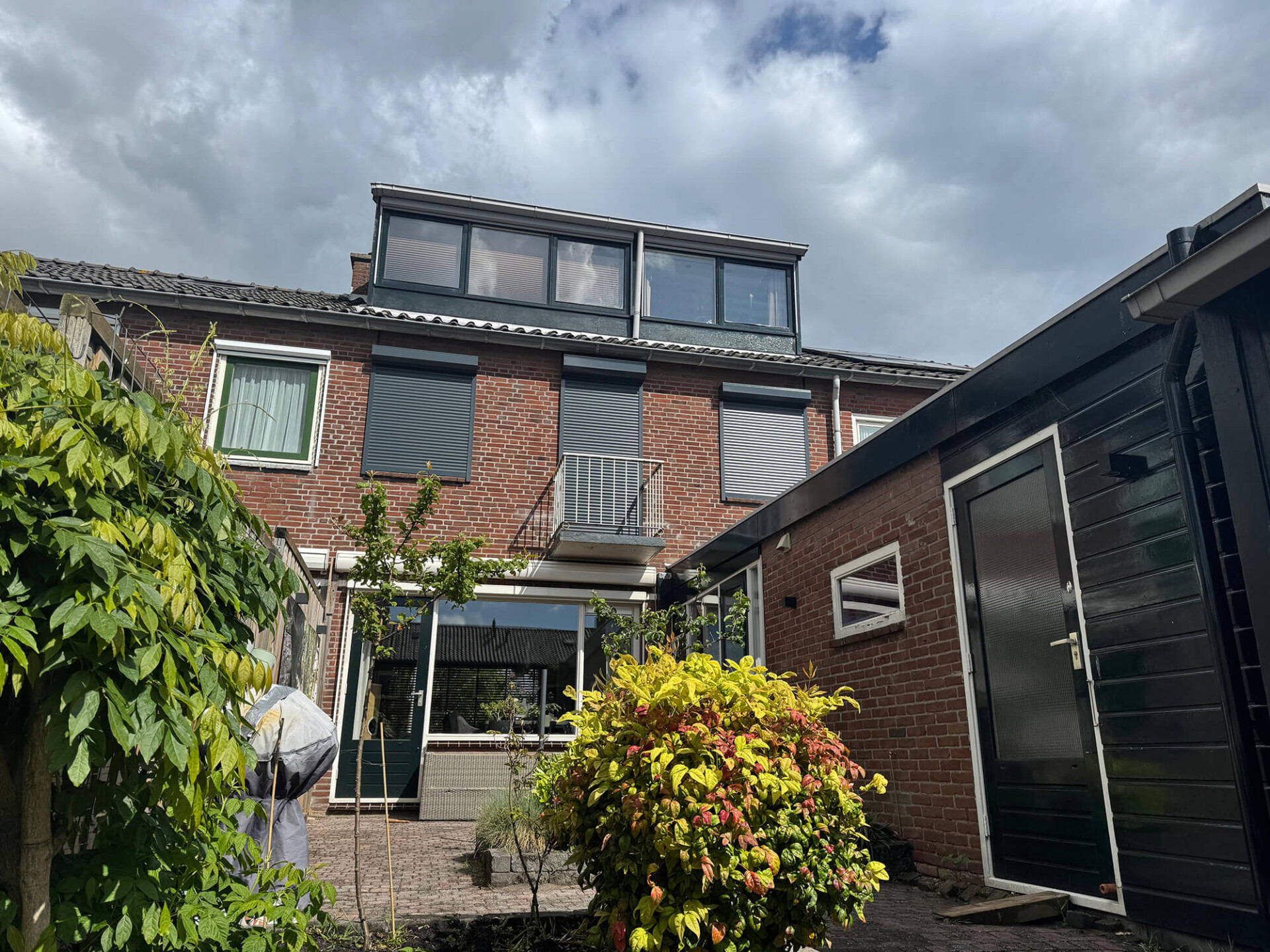 Zonwering rolluiken verdieping slaapkamer isolerend somfy verduisterend