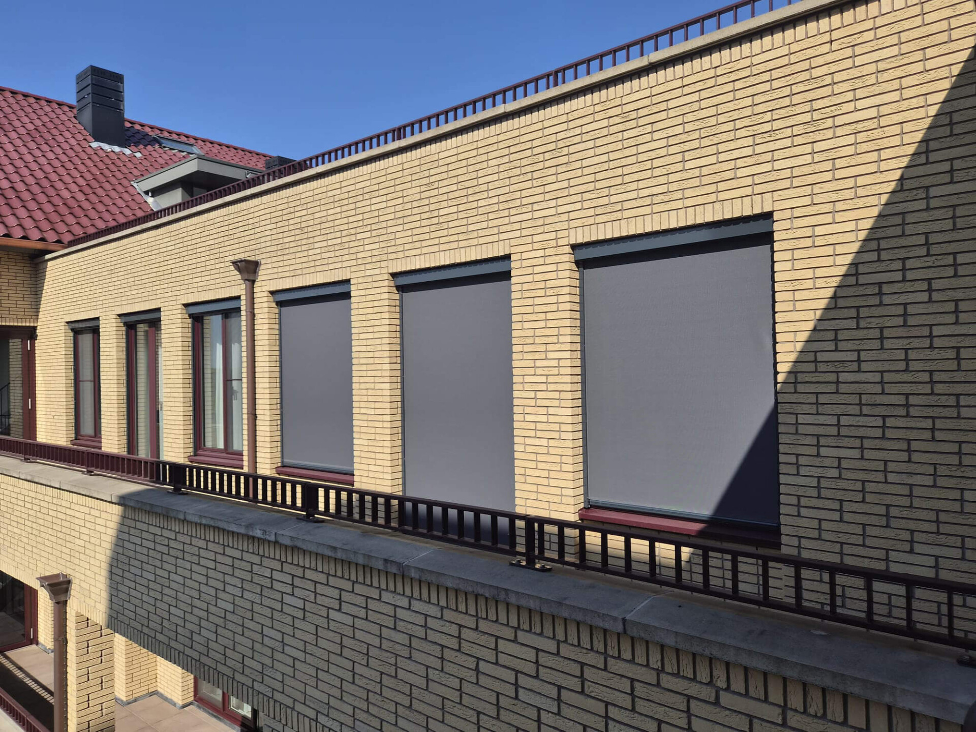 Zonwering windvast screens appartement woerden zonnescherm somfy